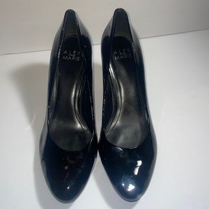 Women’s size 8.5 medium heel